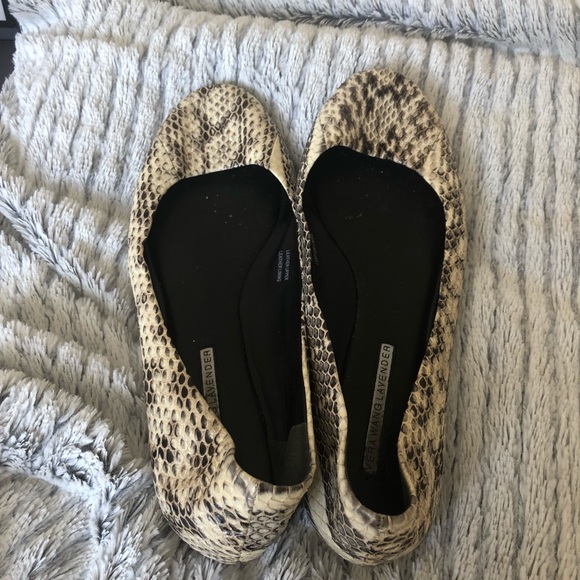 Vera Wang flats - Picture 1 of 6